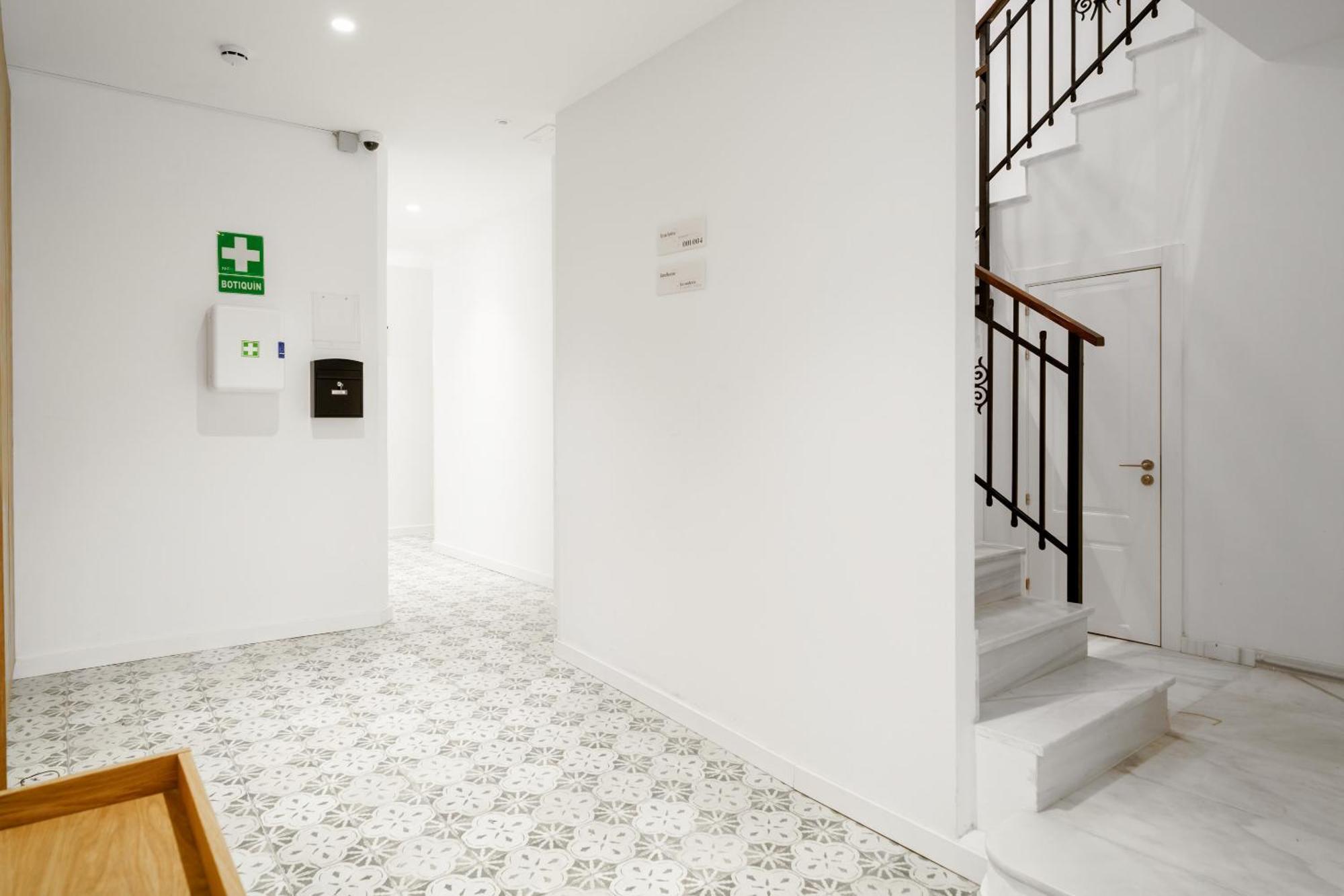 Limehome Malaga Calle Victoria Екстер'єр фото