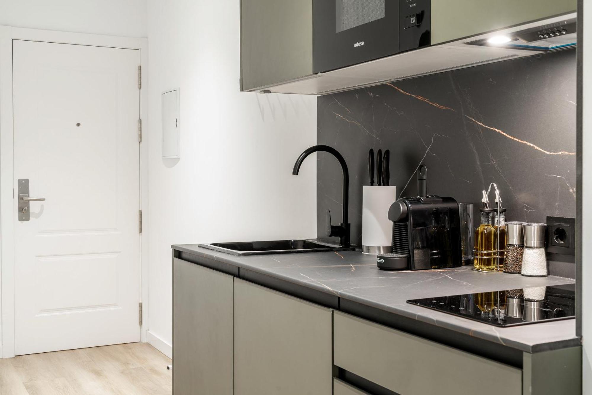 Limehome Malaga Calle Victoria Номер фото