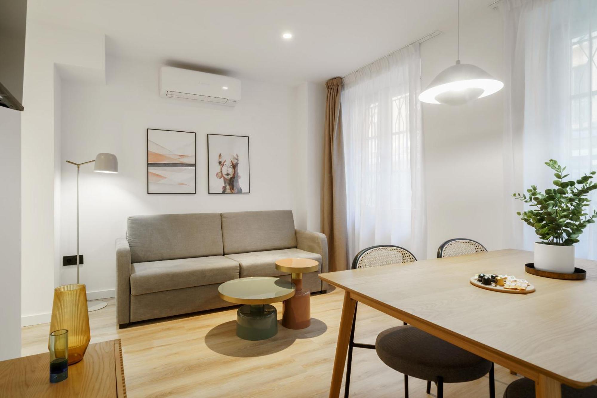 Limehome Malaga Calle Victoria Екстер'єр фото