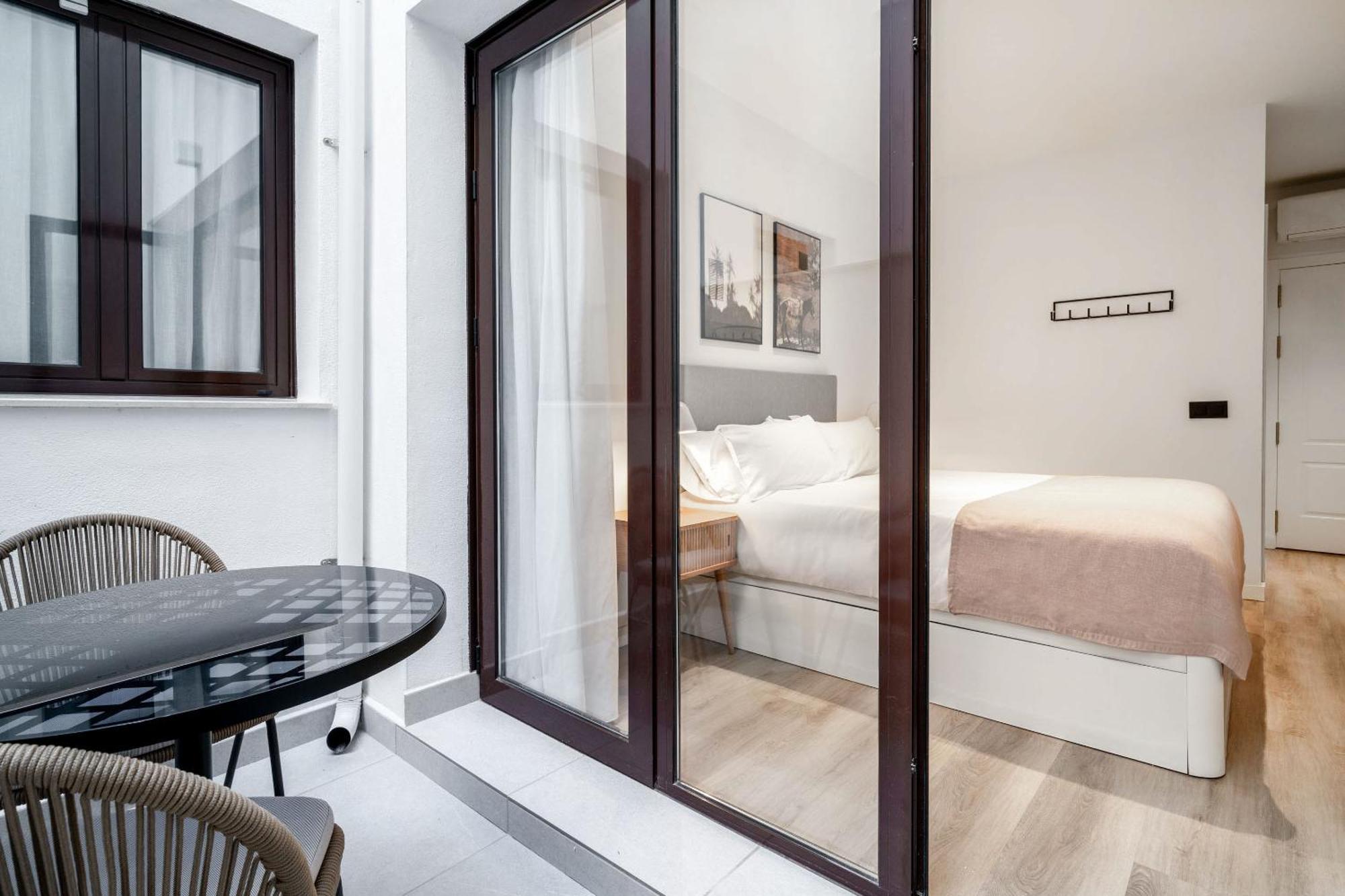 Limehome Malaga Calle Victoria Екстер'єр фото