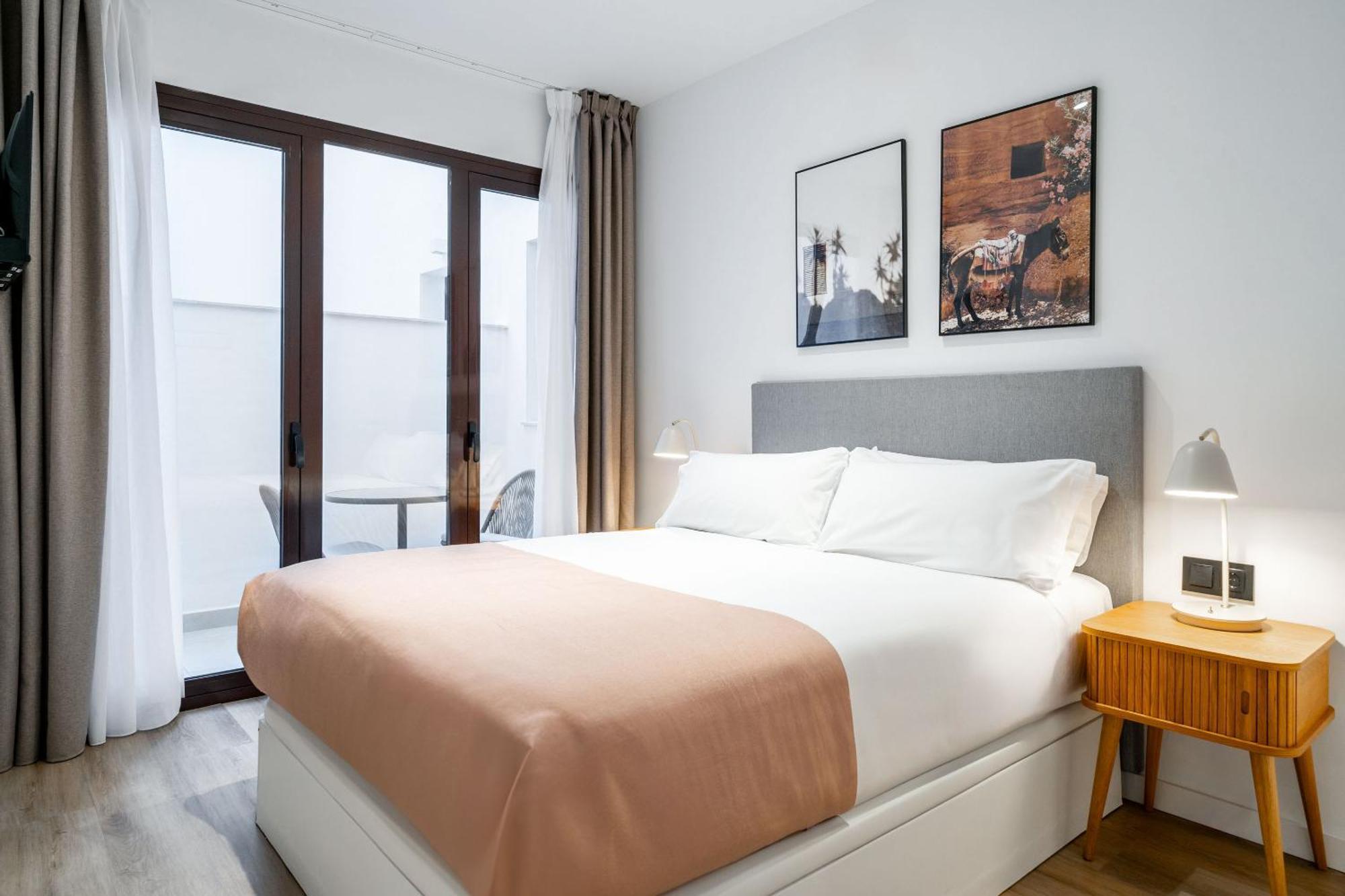 Limehome Malaga Calle Victoria Екстер'єр фото