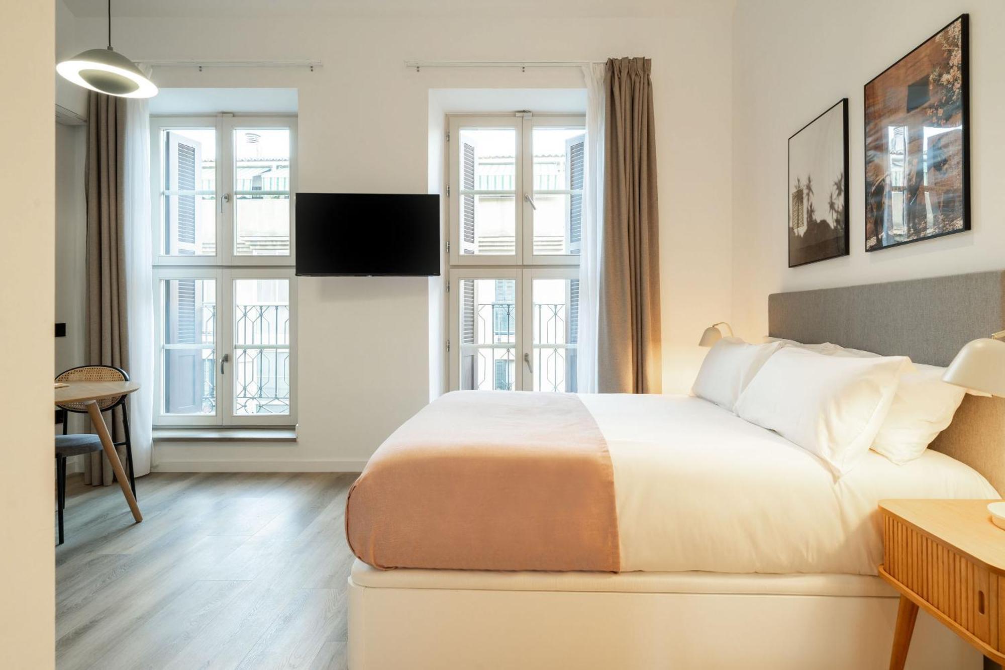 Limehome Malaga Calle Victoria Екстер'єр фото